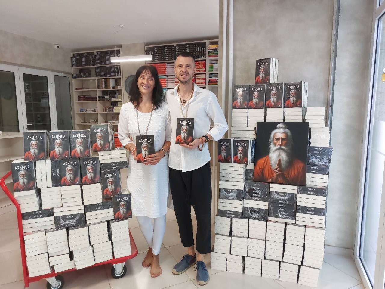 Новият роман на Иван Комита „Ахимса“ вече е по книжарниците: Крие ли интерес ЦРУ към мистичните тайни на Изтока