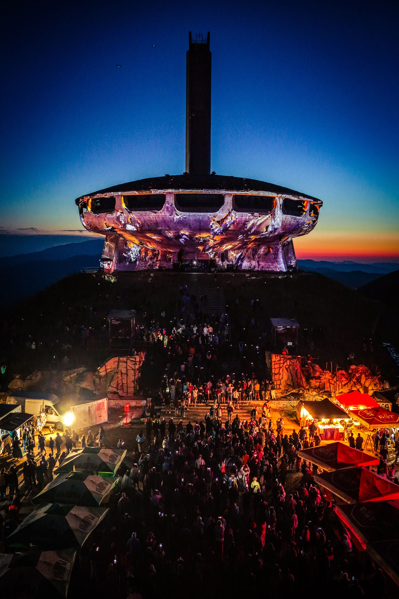 10 000 човека преобразиха Бузлуджа в съвременна сцена за  музика, култура и изкуство