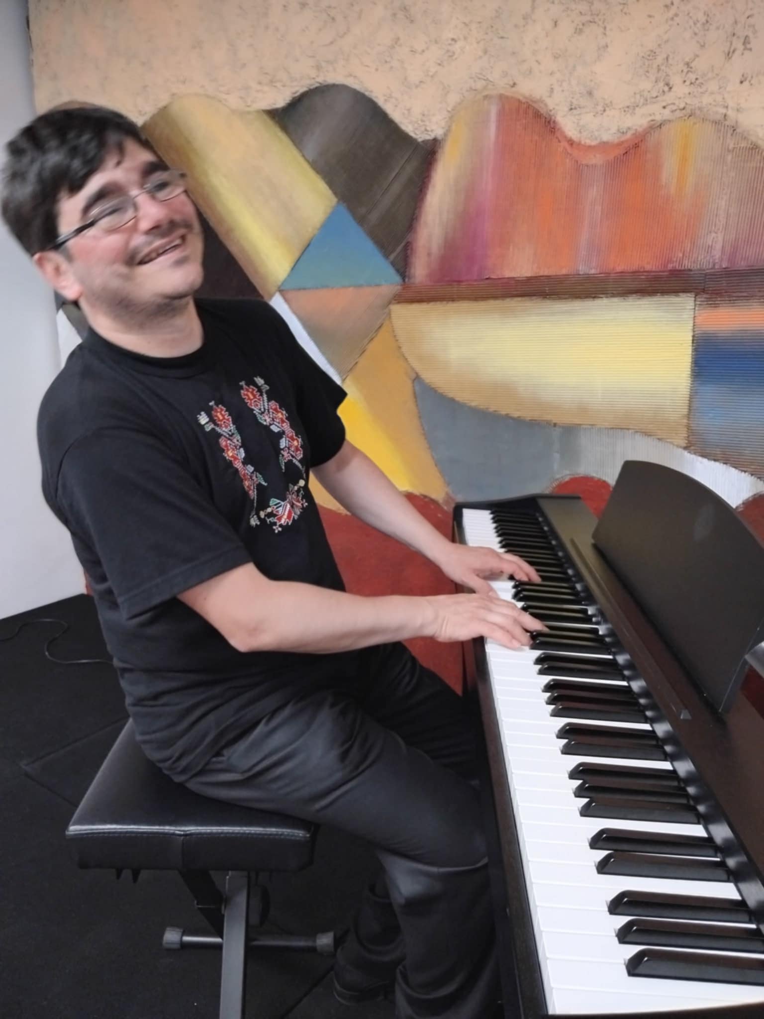 Ники Захариев с авторска музикална програма на откриването на Международната конференция „Автоматика и информатика“ 2025 във Варна